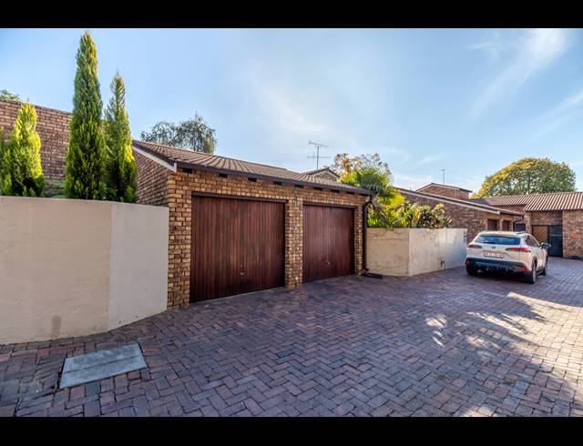 3 BEDROOM SIMPLEX SOLD IN BRYANSTON